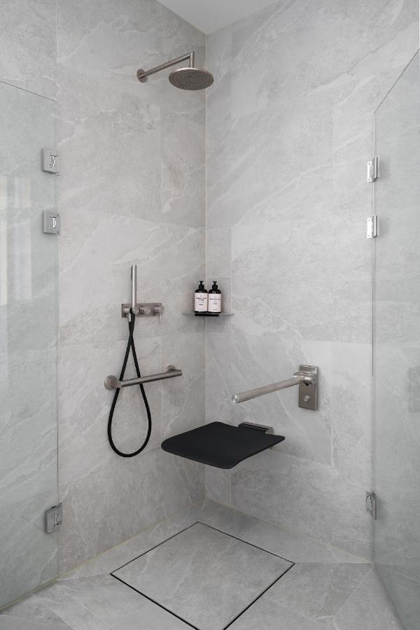 Runo Hotel Порвоо Екстер'єр фото Shower seat