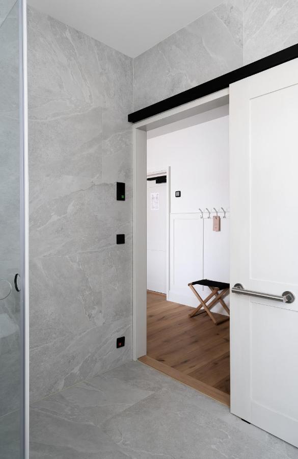 Runo Hotel Порвоо Екстер'єр фото A modern interior door