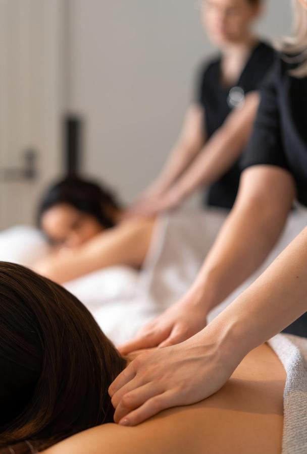 Runo Hotel Порвоо Екстер'єр фото A foot massage